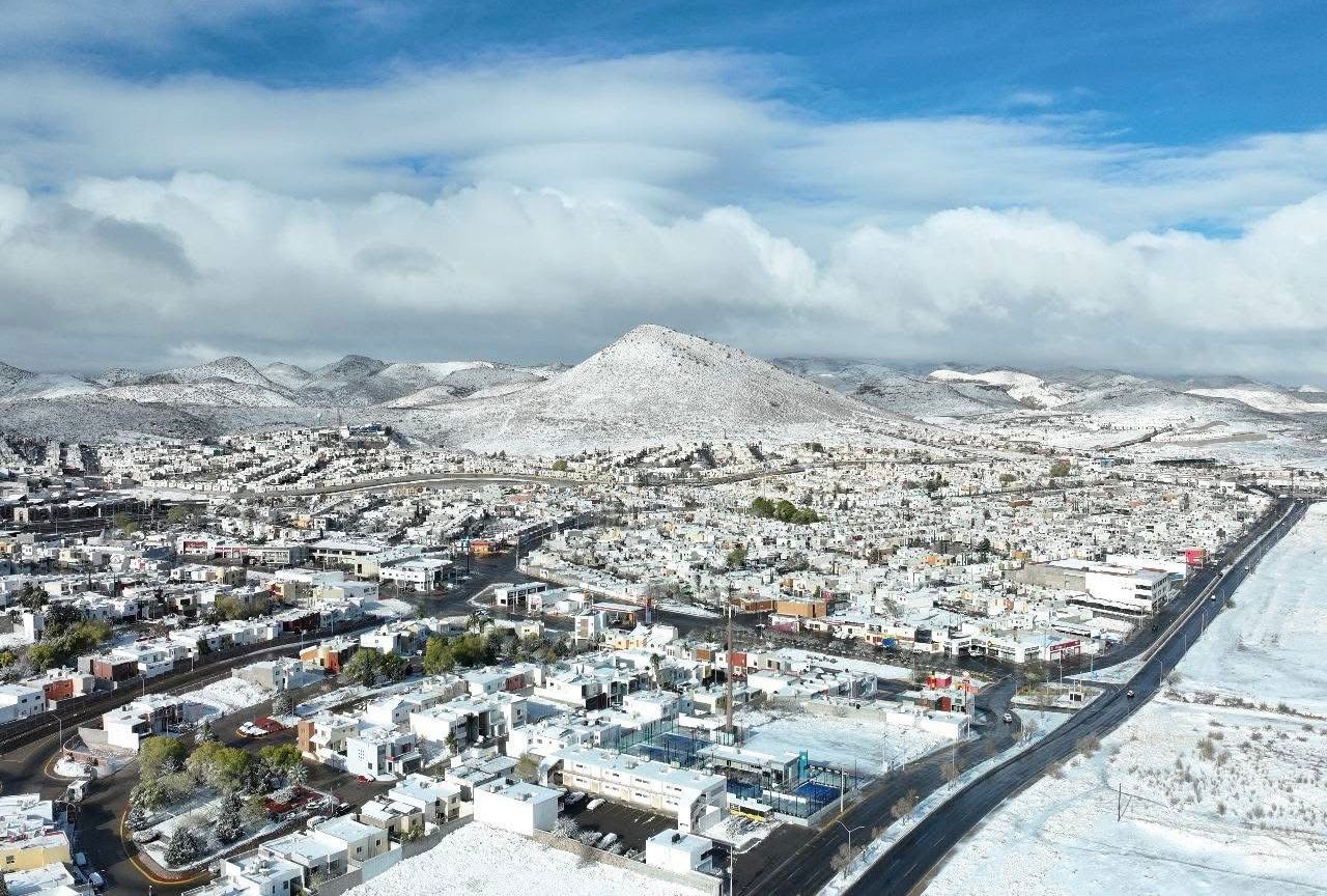 Capturan impresionante nevada en Ciudad Chihuahua desde un dron sobre la Facultad de Ingeniería de la UACH - Prensa Digital La Noticia al Momento